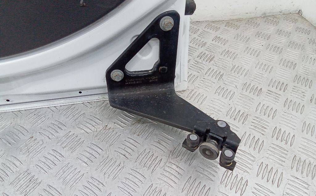 ролик двери сдвижной Opel Vivaro B 2016, 93451800