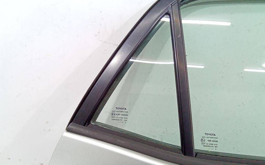 форточка задняя правая Toyota Auris 1 поколение 2007