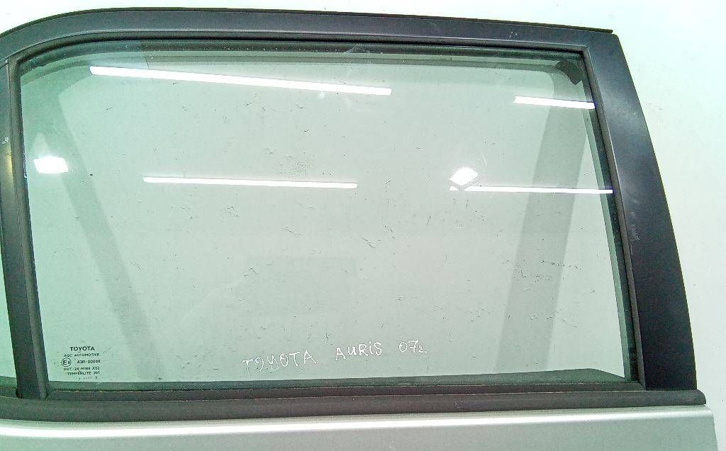 стекло двери задней правой Toyota Auris 1 поколение 2007