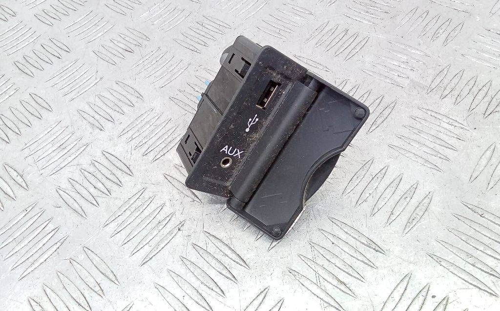 разъем AUX / USB Renault Laguna 3 поколение 2010, 1.5 л., дизель, универсал, 280230002R