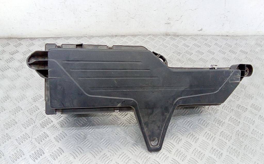 корпус воздушного фильтра BMW 1 серия F20/F21 2011, 2.0 л., дизель, 13718511655
