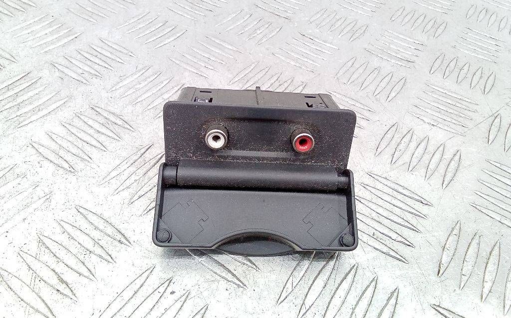 разъем AUX / USB Renault Laguna 3 поколение 2010, 280230001R
