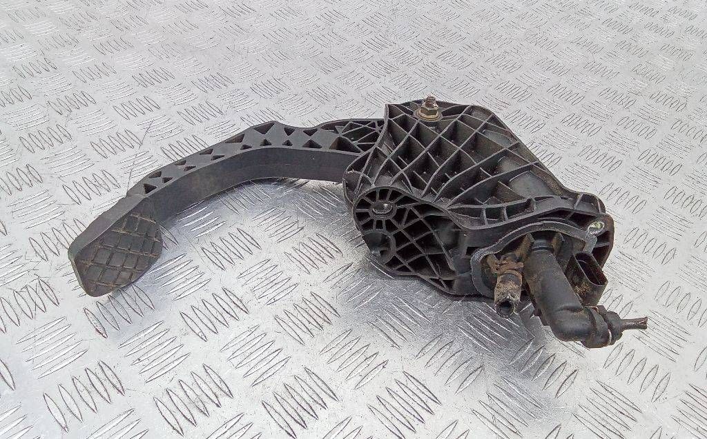 педаль сцепления Volkswagen Jetta 5 поколение 2005, 1K1721059