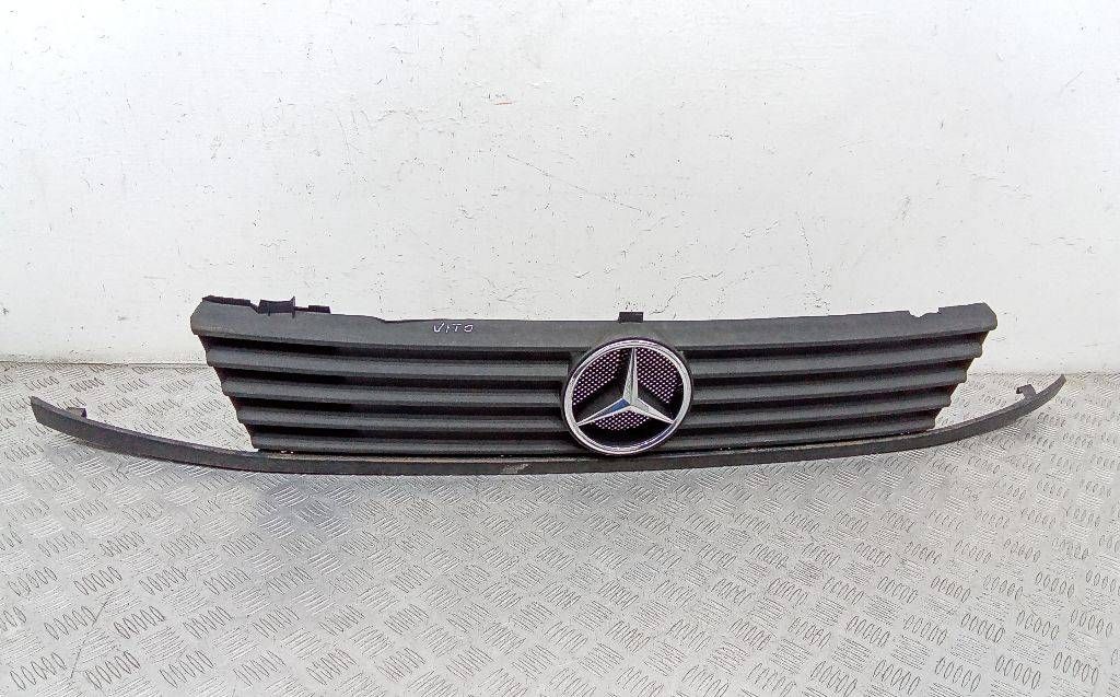 решетка радиатора Mercedes-Benz Vito W638 2002, A6388880415