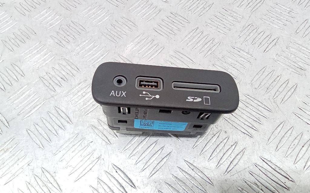 разъем AUX / USB Dodge Challenger 3 поколение [2-й рестайлинг] 2016, 68206384AC