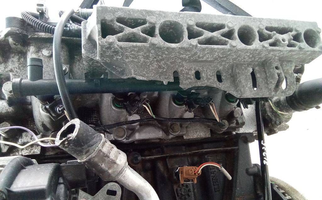топливная рампа Renault Scenic 2 поколение 2006, 2.0 л., бензин, МКПП, 7700107405