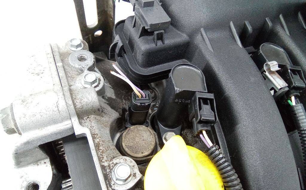 катушка зажигания Renault Scenic 2 поколение 2006, 2.0 л., бензин, МКПП, 2303590382