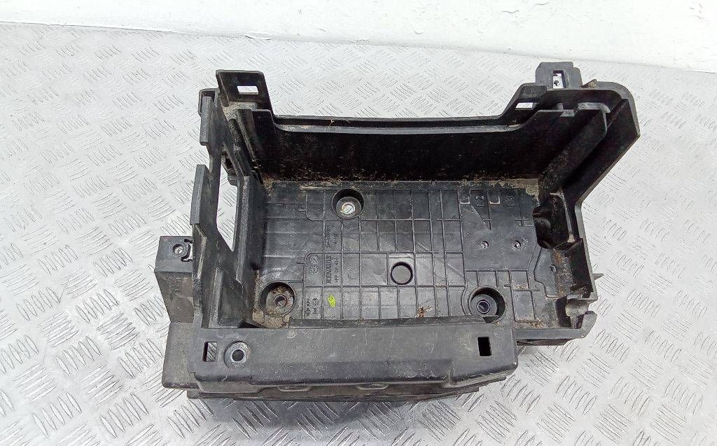 полка аккумулятора Renault Laguna 3 поколение 2010, 244460009R