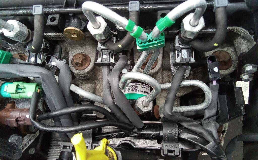 топливная рампа Renault Clio 3 поколение 2007, 1.5 л., дизель, МКПП, 8200379933