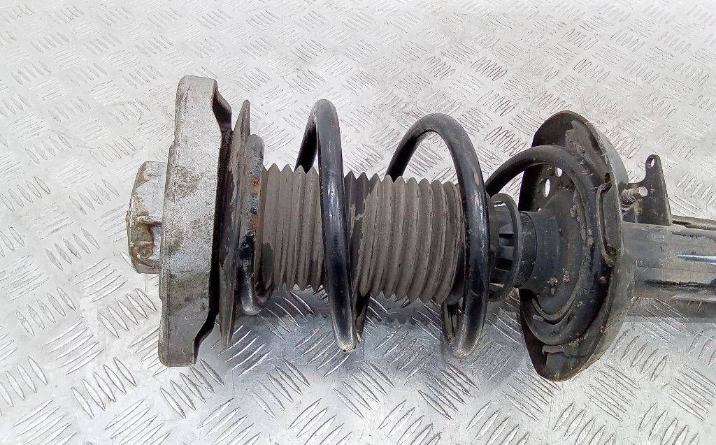 пружина передняя Mercedes-Benz A-Класс W176 2013, 2.0 л., бензин, АКПП