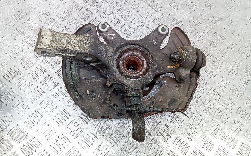 кулак поворотный левый Mercedes-Benz A-Класс W176 2013, 2.0 л., бензин, АКПП