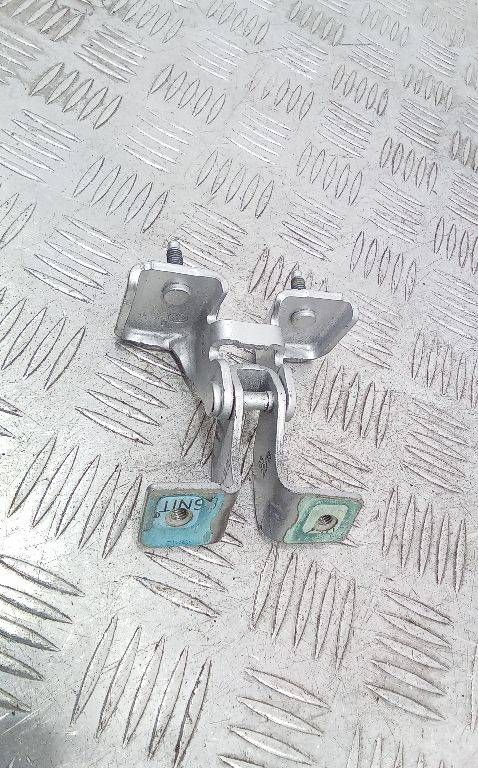 петля крышки багажника Mercedes-Benz A-Класс W177/V177 2018, A1777403600