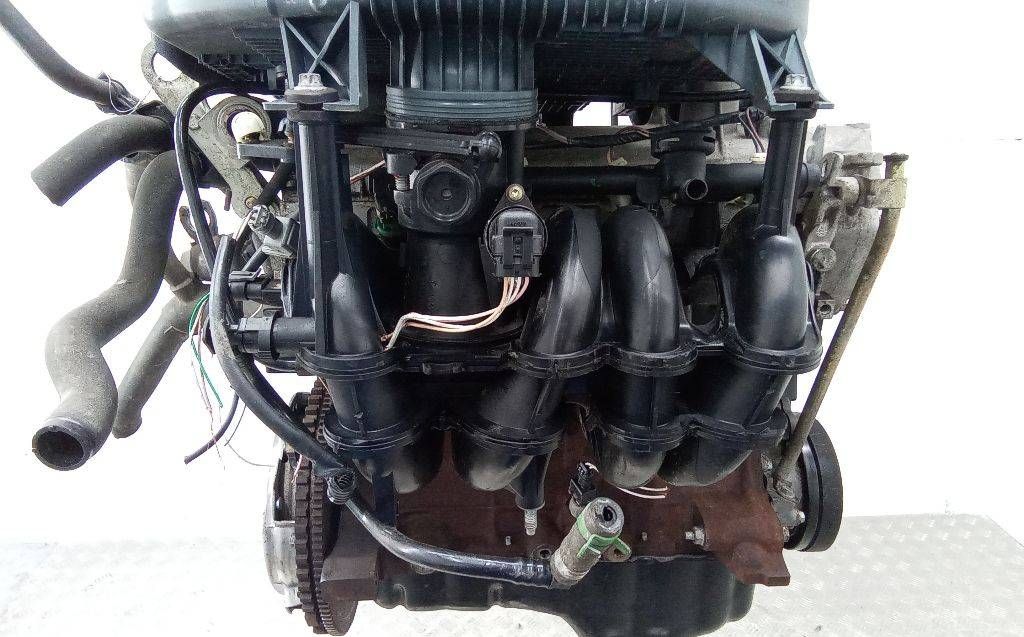 коллектор впускной Renault Clio 2 поколение 1999, 1.4 л., бензин, МКПП, 7700273860