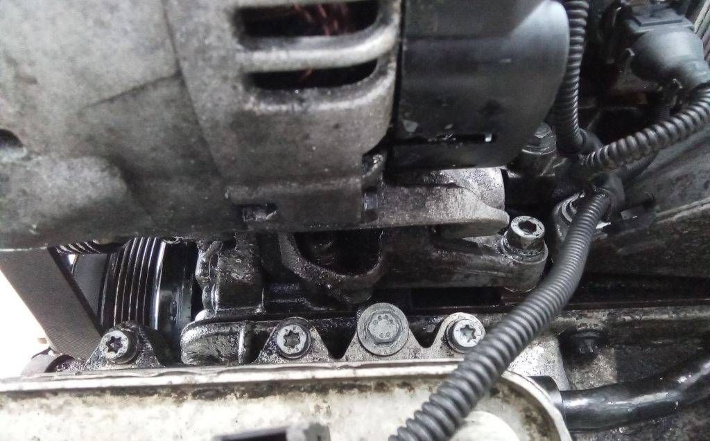 кронштейн генератора BMW 5 серия E60/E61 2007, 3.0 л., дизель, АКПП