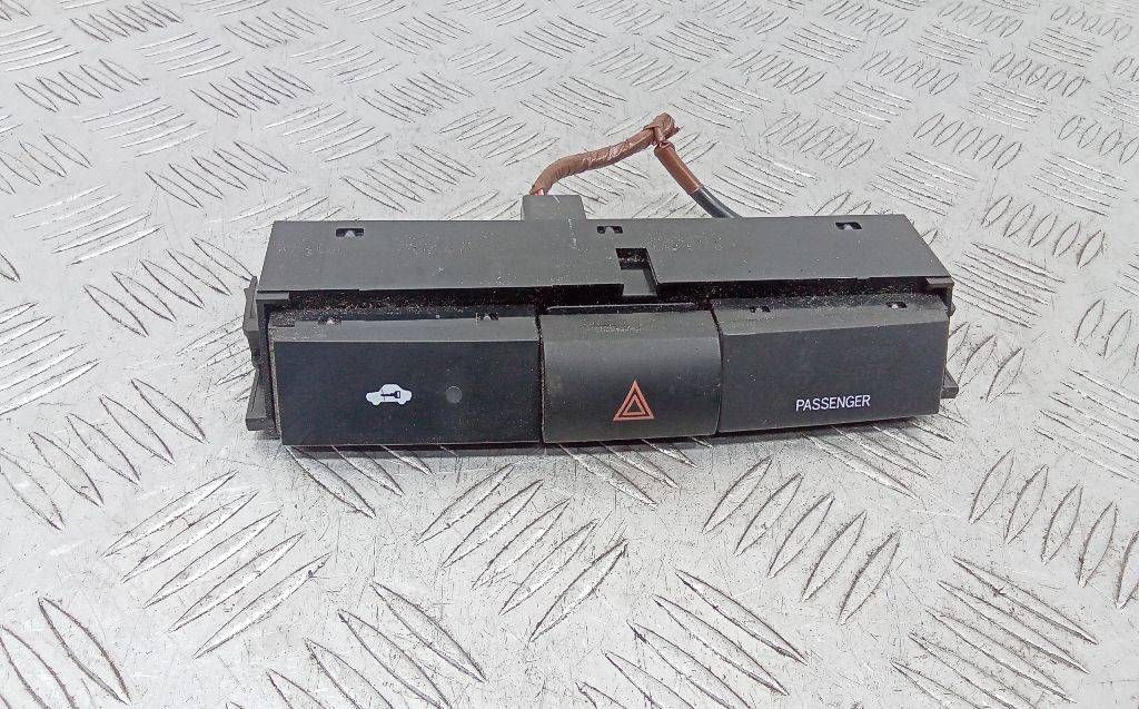 кнопка аварийной сигнализации Toyota Corolla Verso 2 поколение AR10 2005