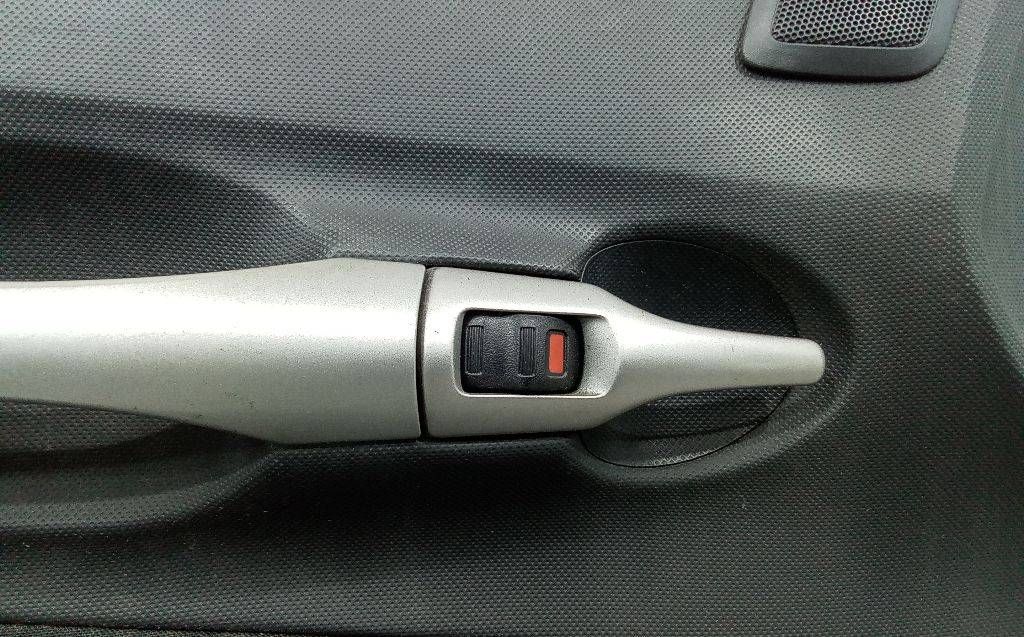 ручка внутренняя передняя левая Toyota Auris 1 поколение 2007