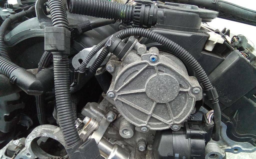 насос вакуумный BMW 1 серия E81/E87 [рестайлинг] 2009, 2.0 л., бензин, МКПП, 13618310, 7547021