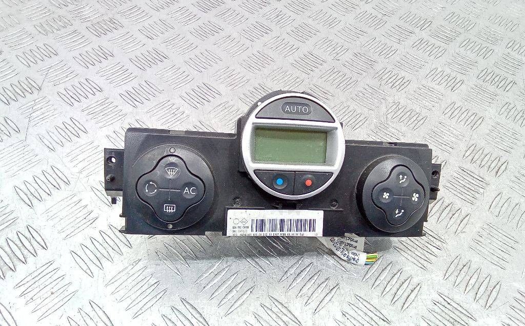 блок управления печки / климат-контроля Renault Megane 2 поколение 2006, 8200413906