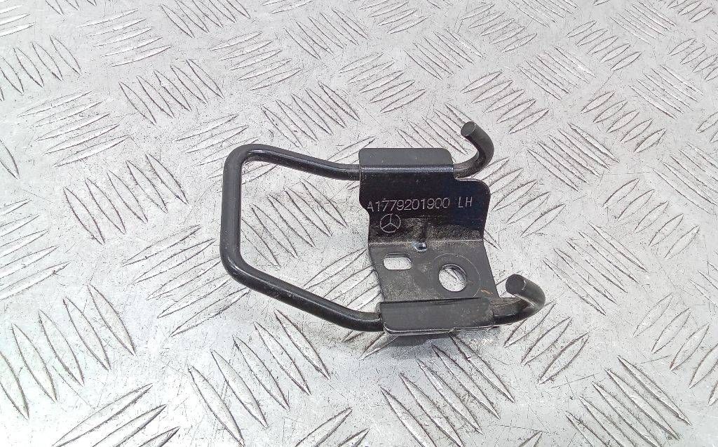 кронштейн (крепление) Mercedes-Benz A-Класс W177/V177 2020, A1779201900