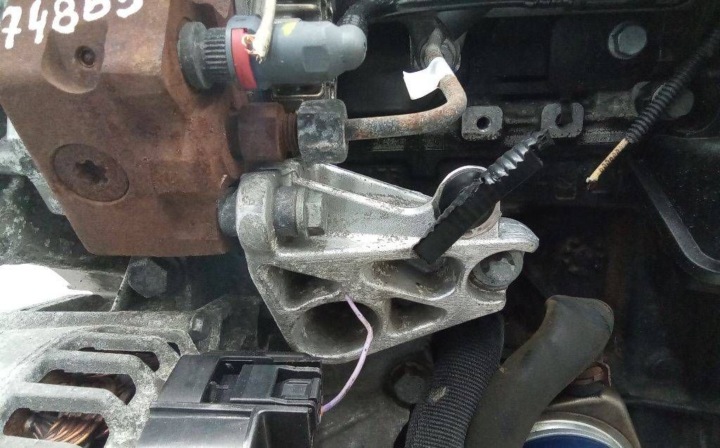 кронштейн ТНВД Renault Scenic 2 поколение 2006, 1.9 л., дизель, МКПП, 8200193773