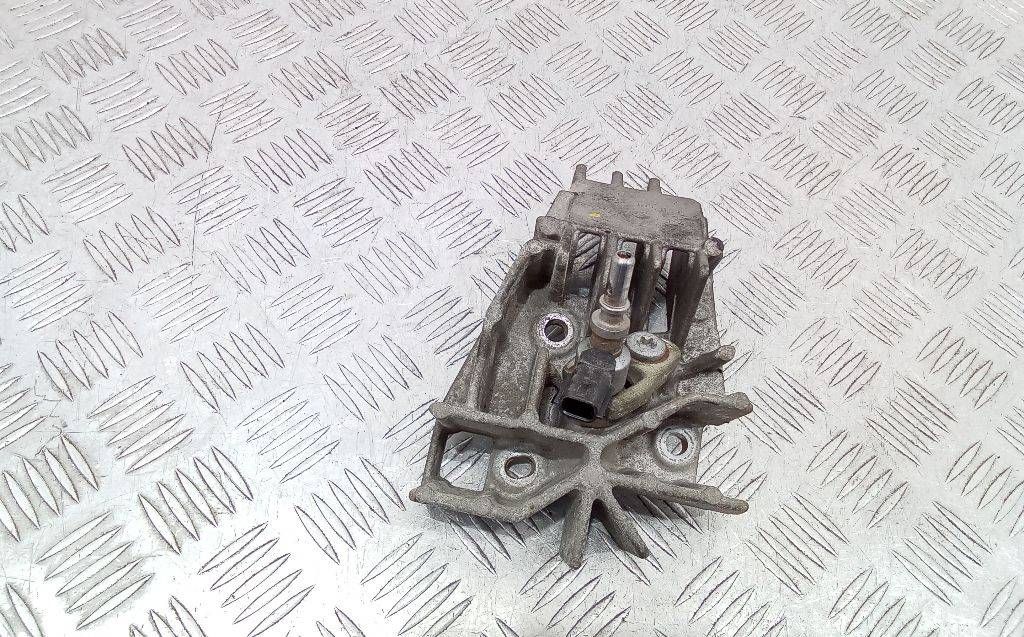крепление форсунки Renault Megane 3 поколение 2011, 1.5 л., дизель, 8200771226