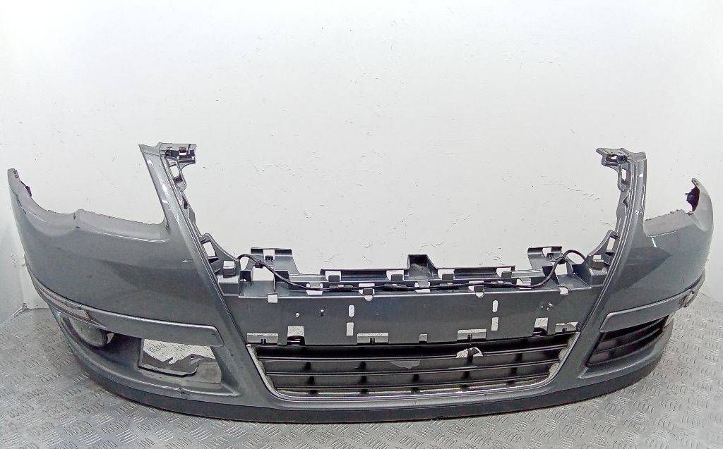 бампер передний Volkswagen Passat B6 2005, 3C0807221