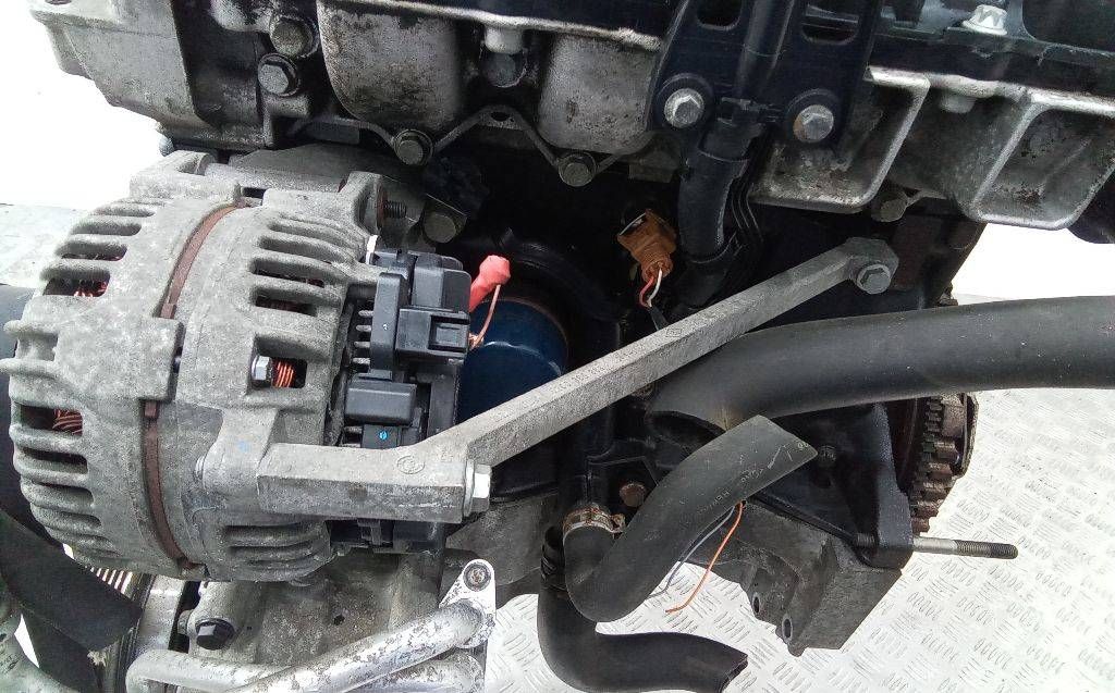 кронштейн генератора Renault Clio 3 поколение 2006, 1.4 л., бензин, МКПП, 8200385883
