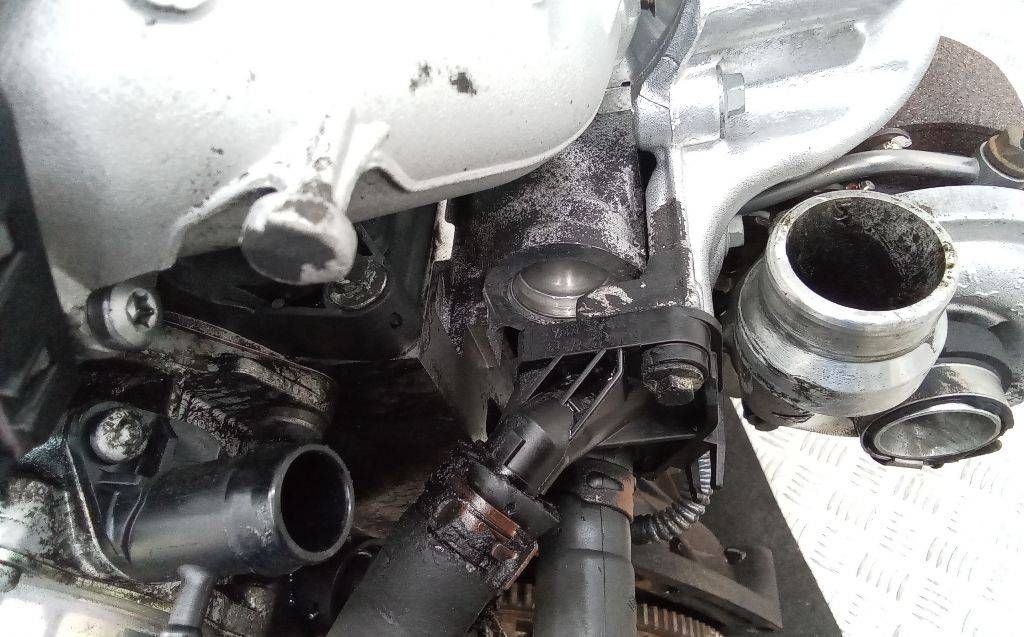 фланец (тройник) системы охлаждения Renault Megane 3 поколение 2011, 1.5 л., дизель, МКПП, 8200337841