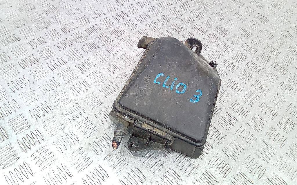 блок предохранителей Renault Clio 3 поколение 2008