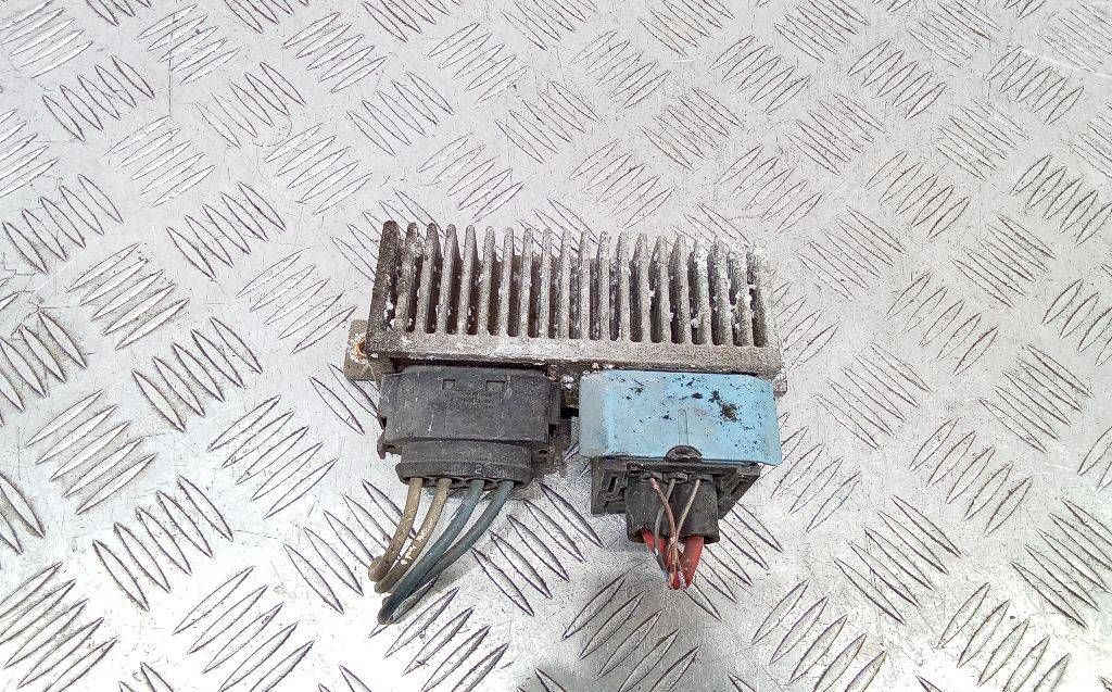 реле накала свечей Renault Megane 3 поколение 2011, 8200558438