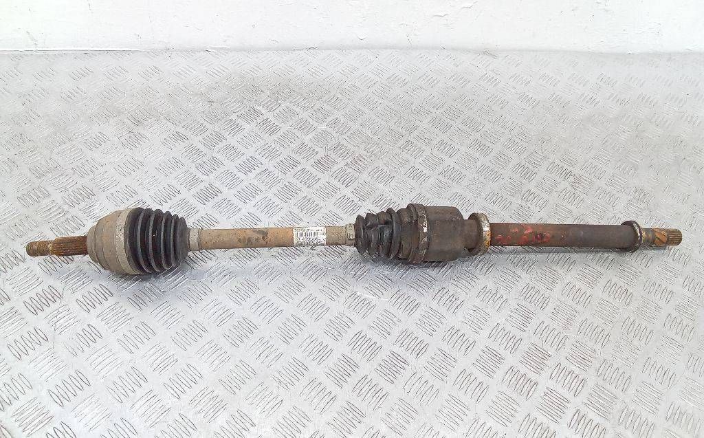 полуось передняя правая (приводной вал, ШРУС) Renault Clio 3 поколение 2008, 1.5 л., дизель, 8200499586