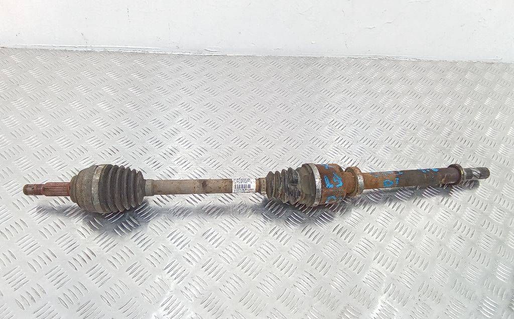 полуось передняя правая (приводной вал, ШРУС) Renault Clio 3 поколение 2006, 1.5 л., дизель, 8200499586