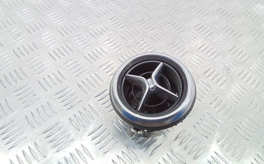 дефлектор обдува салона Mercedes-Benz A-Класс W176 2015, A1768300354