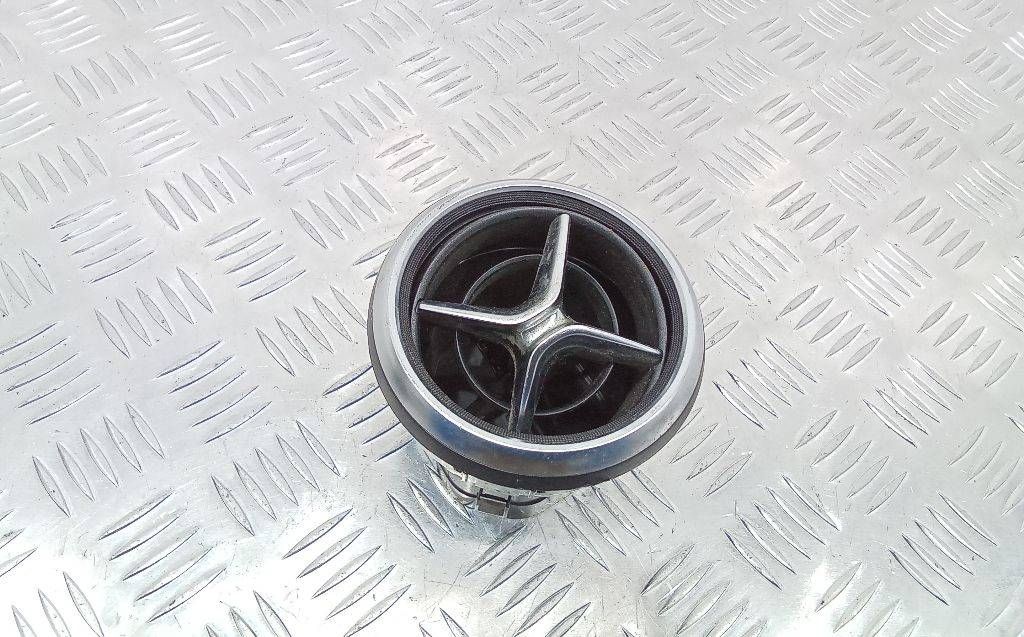 дефлектор обдува салона Mercedes-Benz A-Класс W176 2015, A1768300754