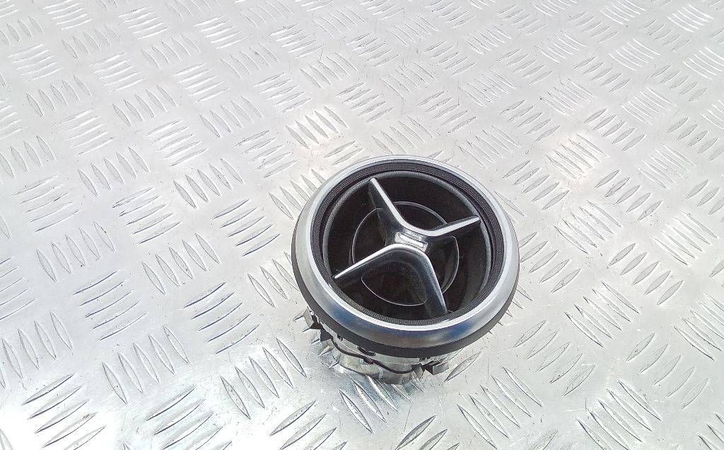 дефлектор обдува салона Mercedes-Benz A-Класс W176 2015, A1768300754