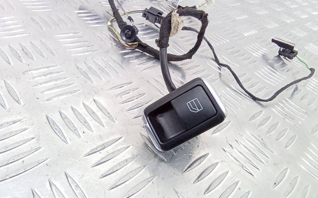 кнопка стеклоподъемника двери Mercedes-Benz A-Класс W176 2015, A2049058102