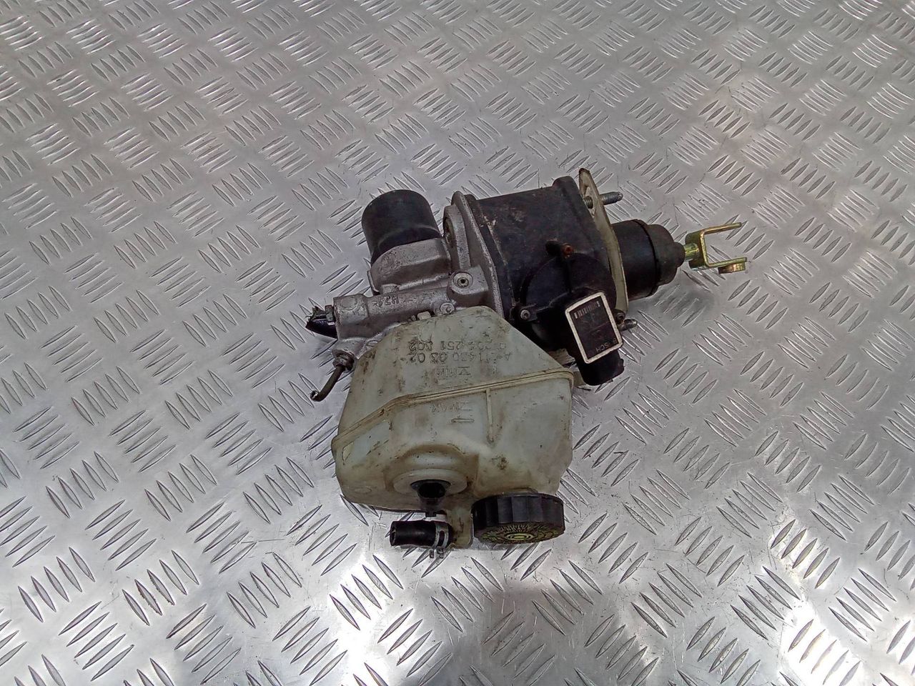 вакуумный усилитель тормозов Mercedes-Benz E-Класс W211/S211 2004, A0004300312