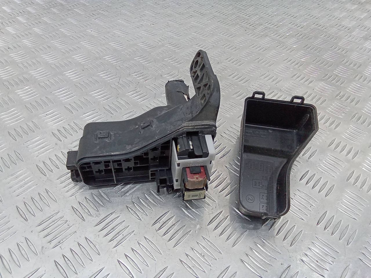 блок реле Toyota Corolla Verso 2 поколение AR10 2007, 2.2 л., дизель