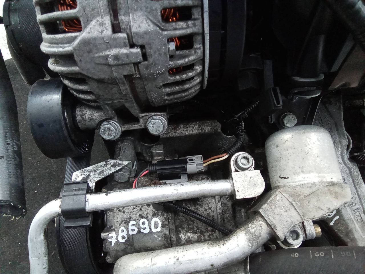 кронштейн компрессора кондиционера BMW 3 серия E92/E93 [рестайлинг] 2010, 2.0 л., бензин, АКПП
