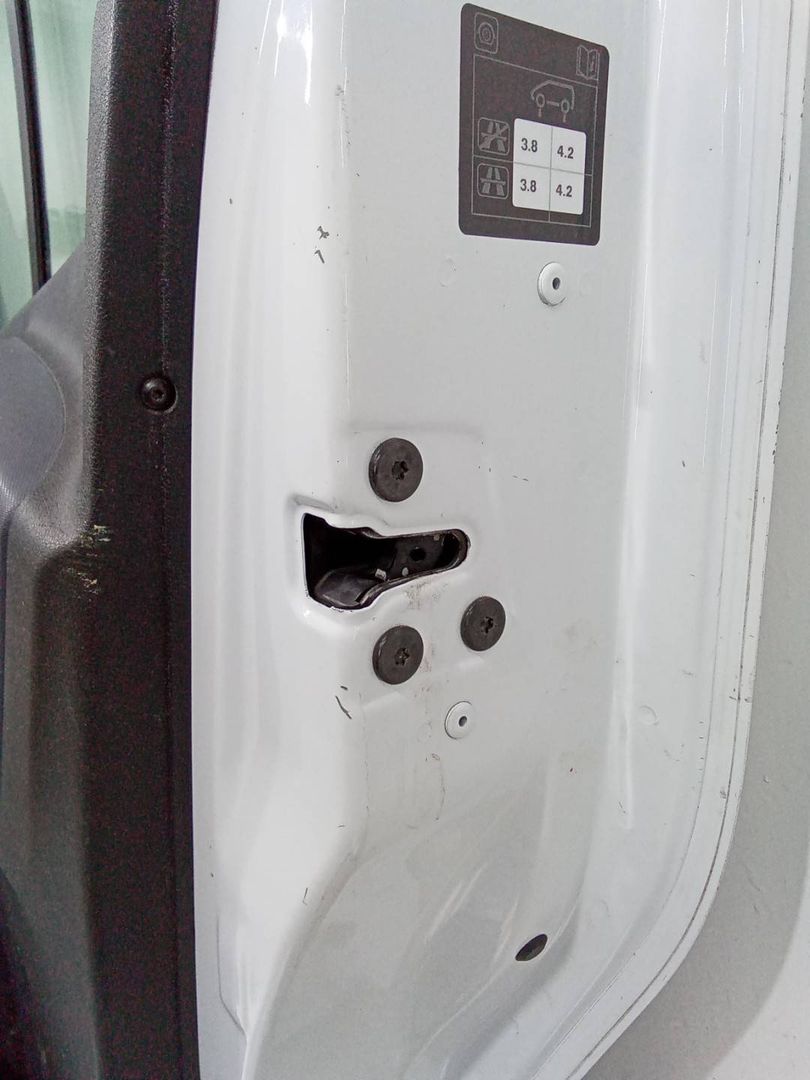 замок двери передней правой Opel Vivaro B 2016, правый руль