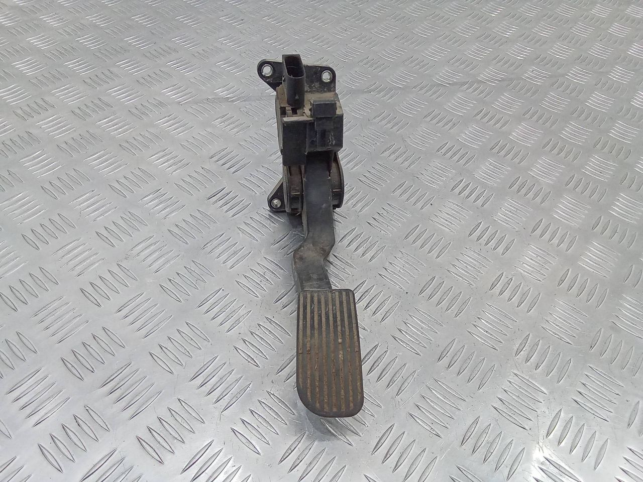 педаль Mercedes-Benz Vito W638 2001, A9013000404