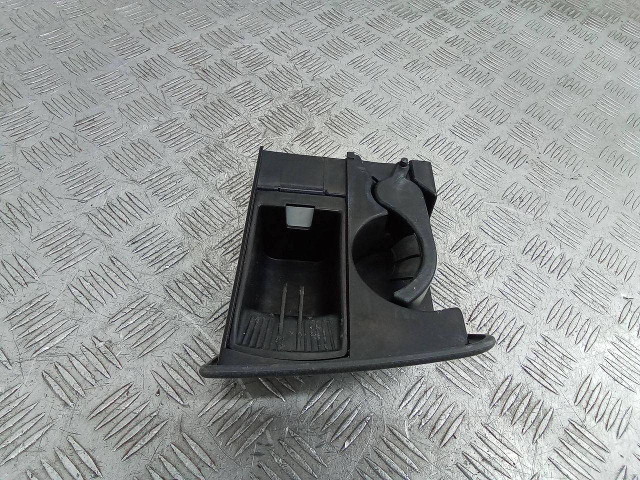 пепельница Mercedes-Benz Vito W639 2006, A6396800258