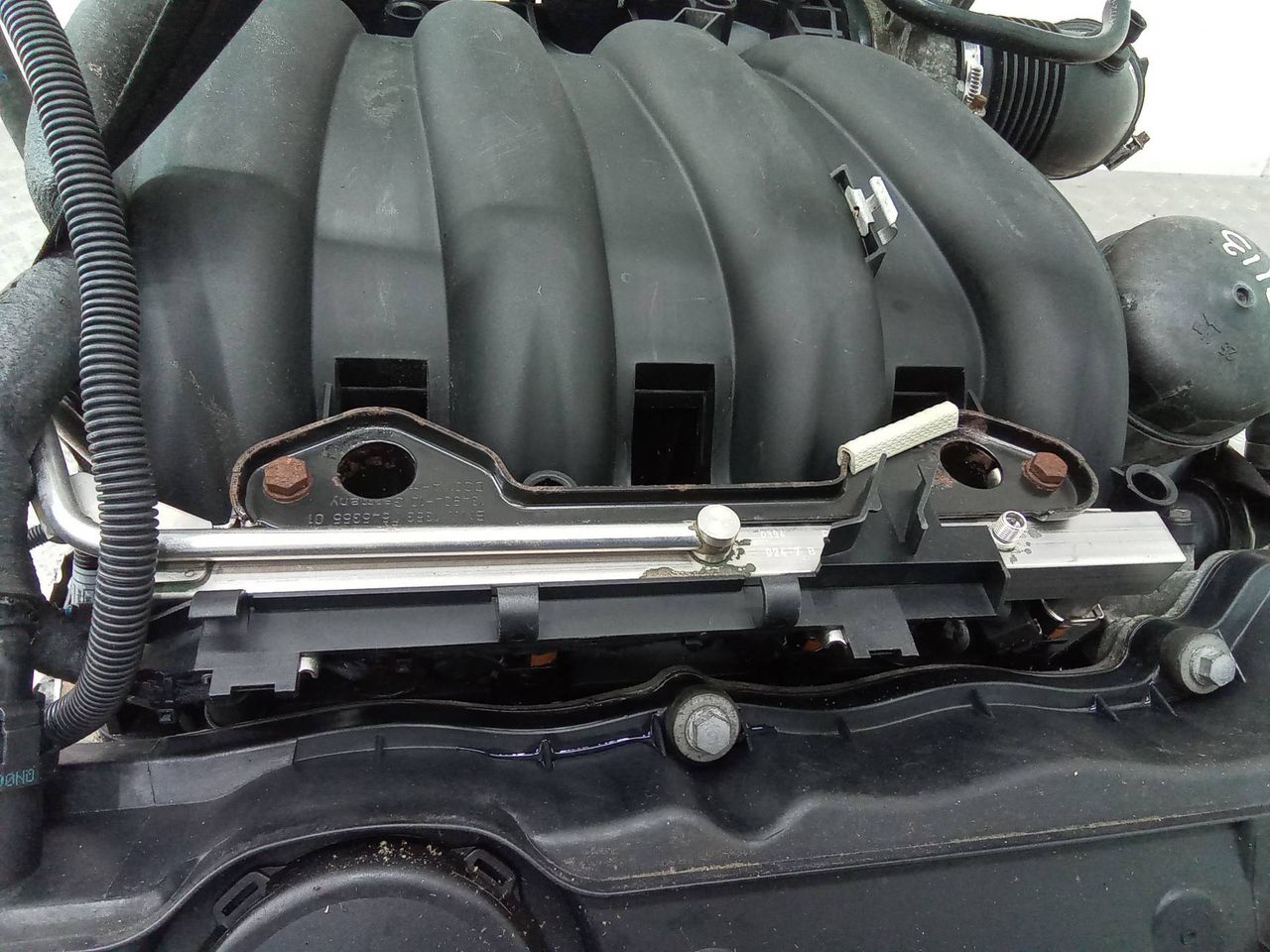 топливная рампа BMW 1 серия E81/E82/E87/E88 [рестайлинг] 2007, 1.6 л., бензин, МКПП, 7530420