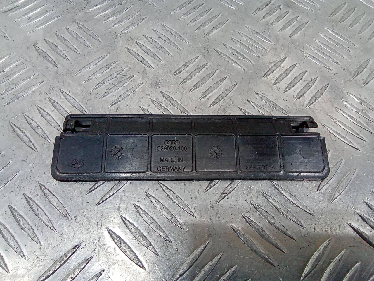 планка под капот Audi A6 C8 (2018 - 2026), 2.0 л., дизель, C29026-100