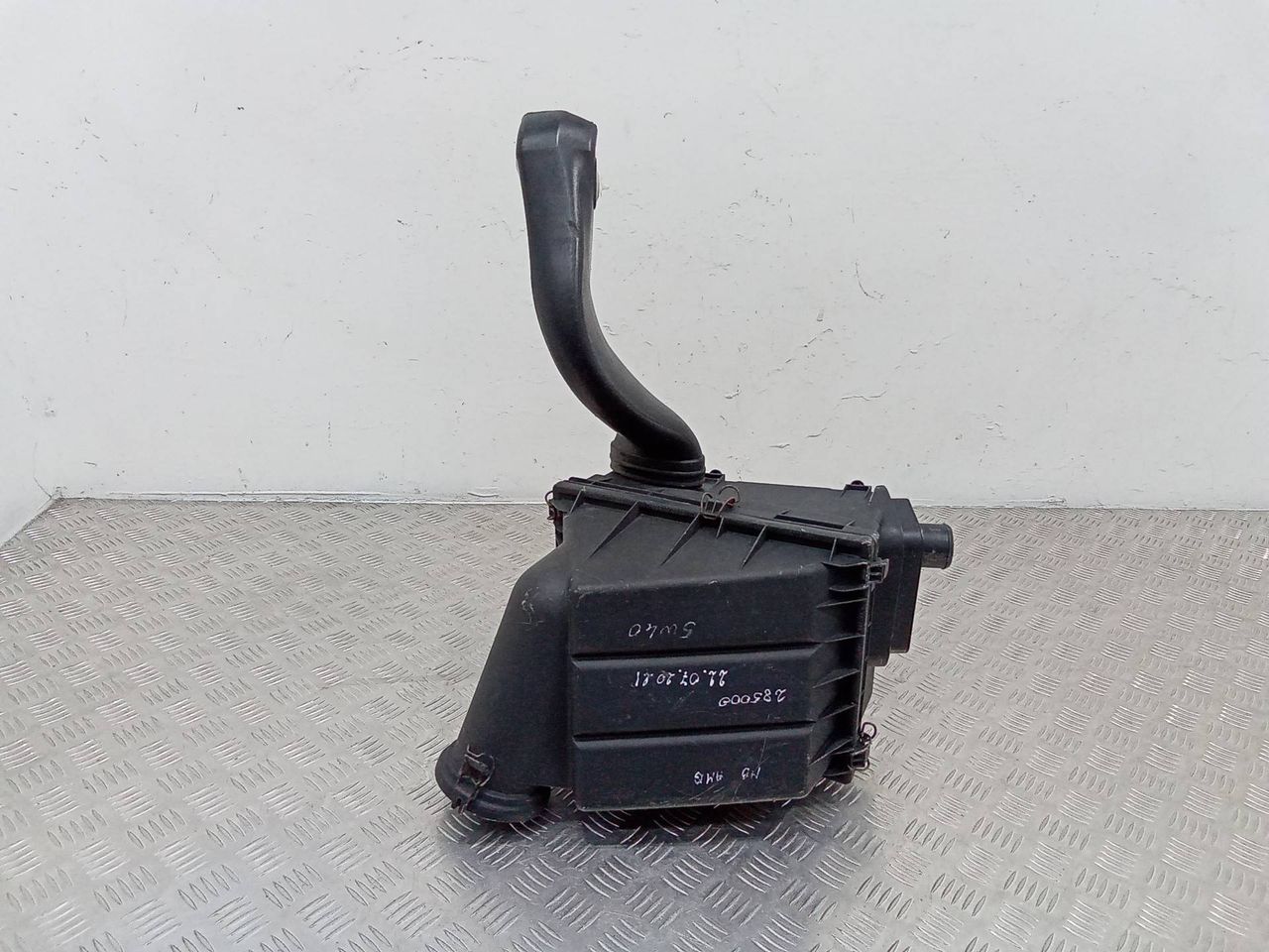 корпус воздушного фильтра Mercedes-Benz M-Класс W163 1997, A1635050160