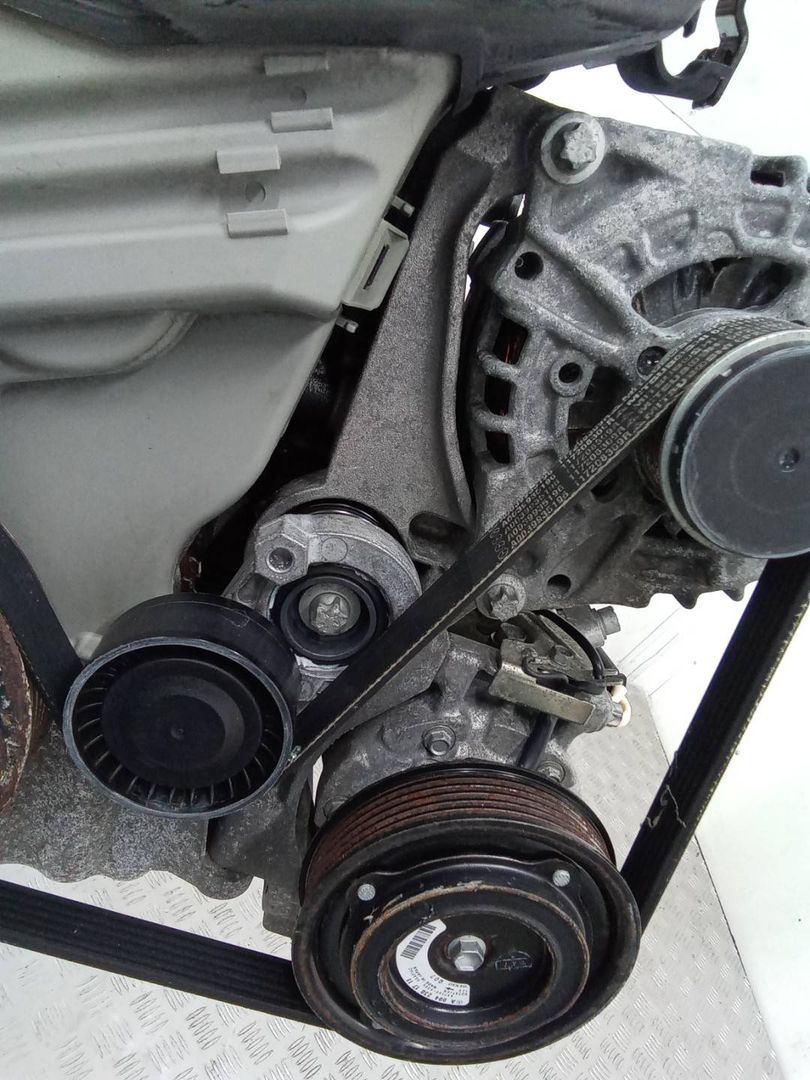 кронштейн генератора Mercedes-Benz A-Класс W176 2015, 1.5 л., дизель, МКПП