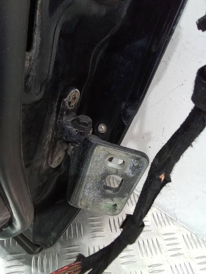 петля двери Mercedes-Benz E-Класс W211/S211 2005, седан