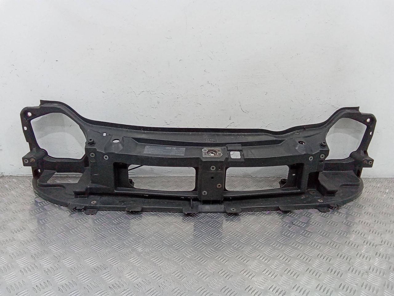 передняя панель крепления облицовки (телевизор) Nissan Primastar 1 поколение 2004, 8200274224