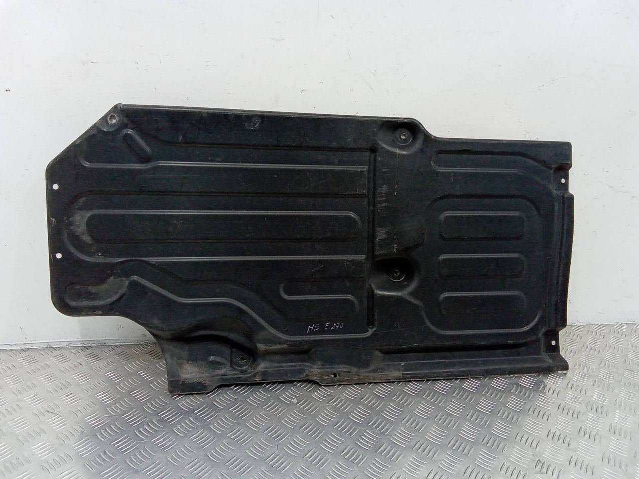 защита днища Mercedes-Benz E-Класс W211/S211 2004, A2116192138