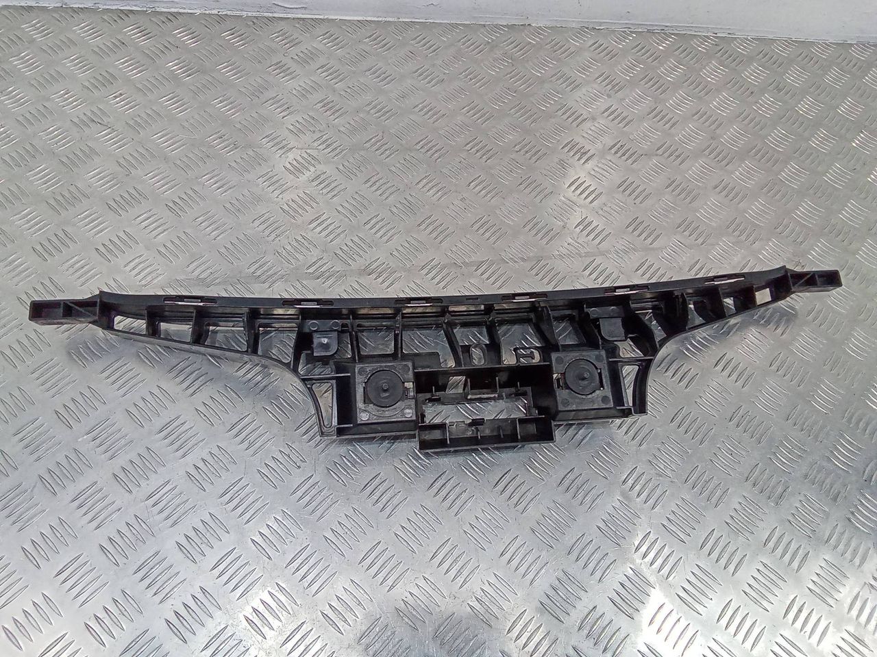 крепление бампера Mercedes-Benz CLS-Класс C219 2006, A2198800552